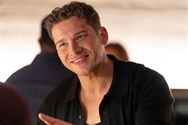 🖤 oliver stark 🤍 Stark, Heartthrob, Actors