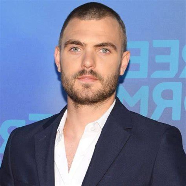 Alex Roe Profile, Photos, News, Bio CelebNest