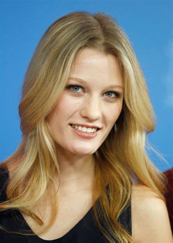 Ashley Hinshaw summary Film Actresses