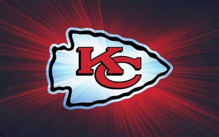 Chiefs 'hot' owner Gracie Hunt proudly sports US soccer jersey to