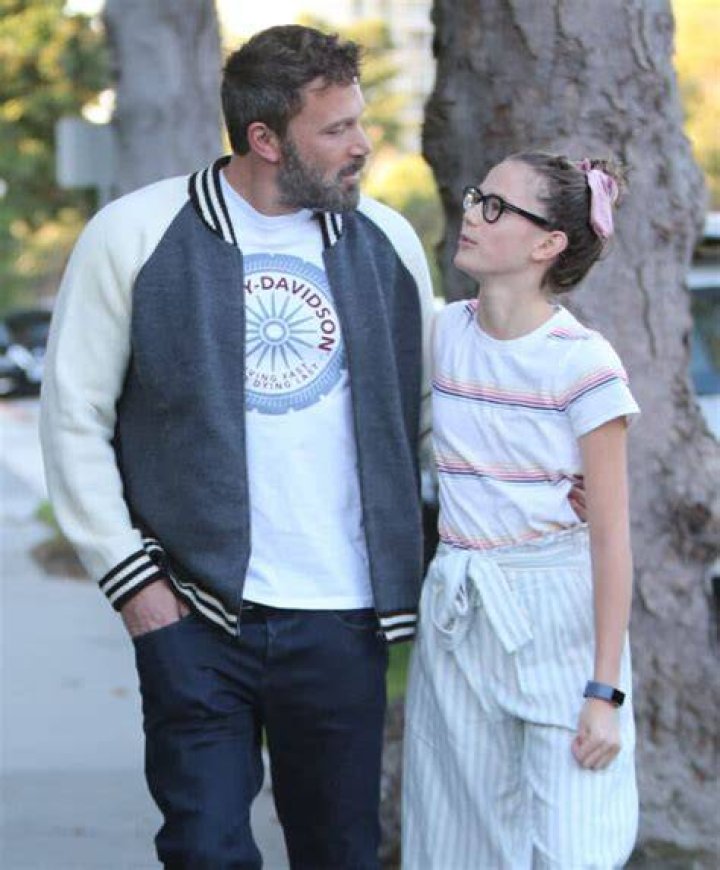 Determine Violet Affleck's Height: The Definitive Guide