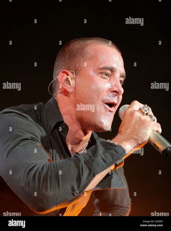 Discover The Enigmatic Voice Of Creed: Lead Singer Unveiled