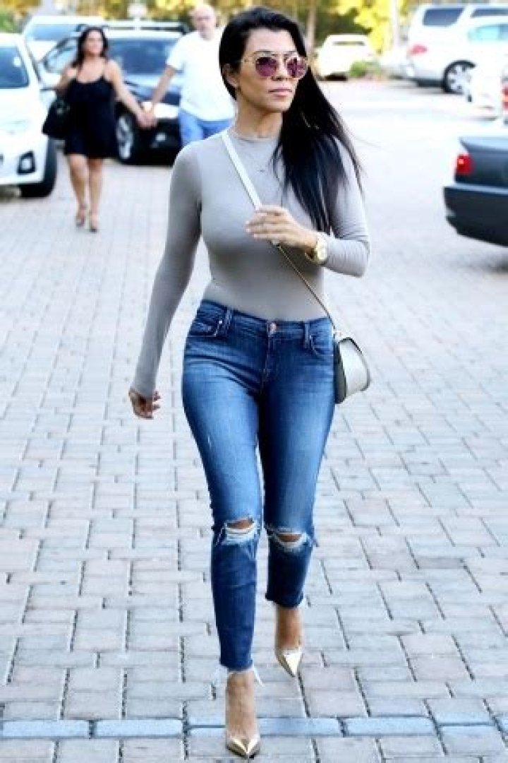 Height And Weight Of Kourtney Kardashian