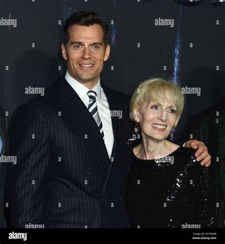 Henry cavil with Mother and brothers Superman henry cavill, Henry