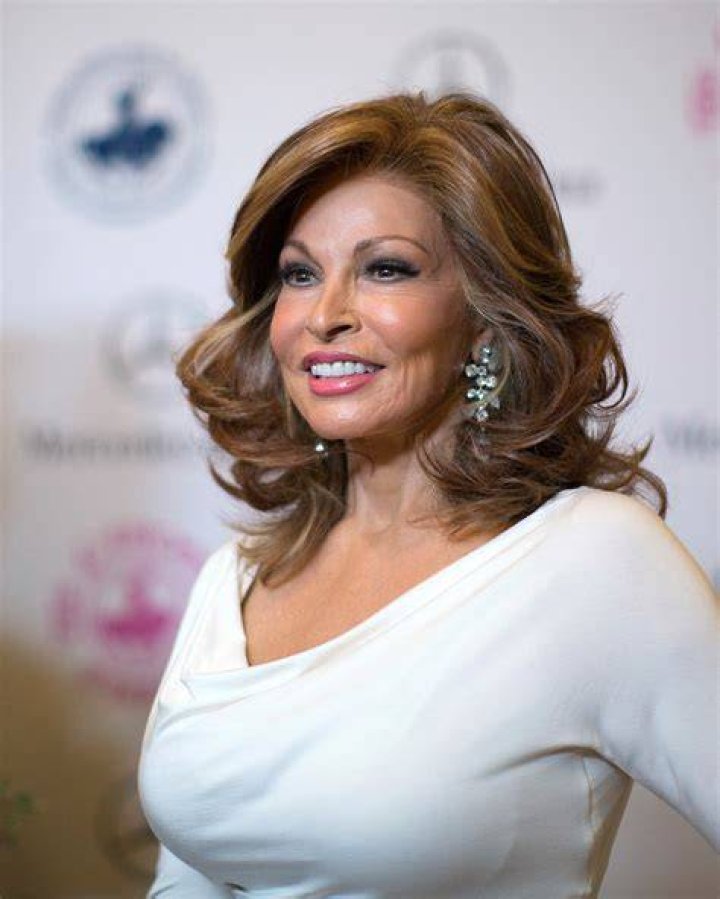 Hollywood legend Raquel Welch pictured having glam manicure in final