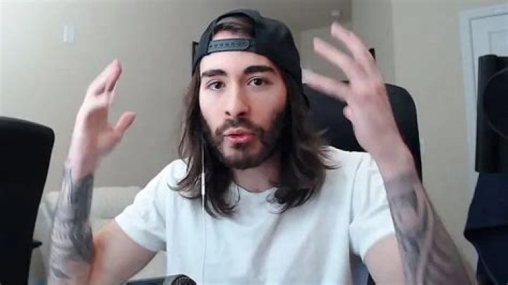 How much money does Moistcritikal make?