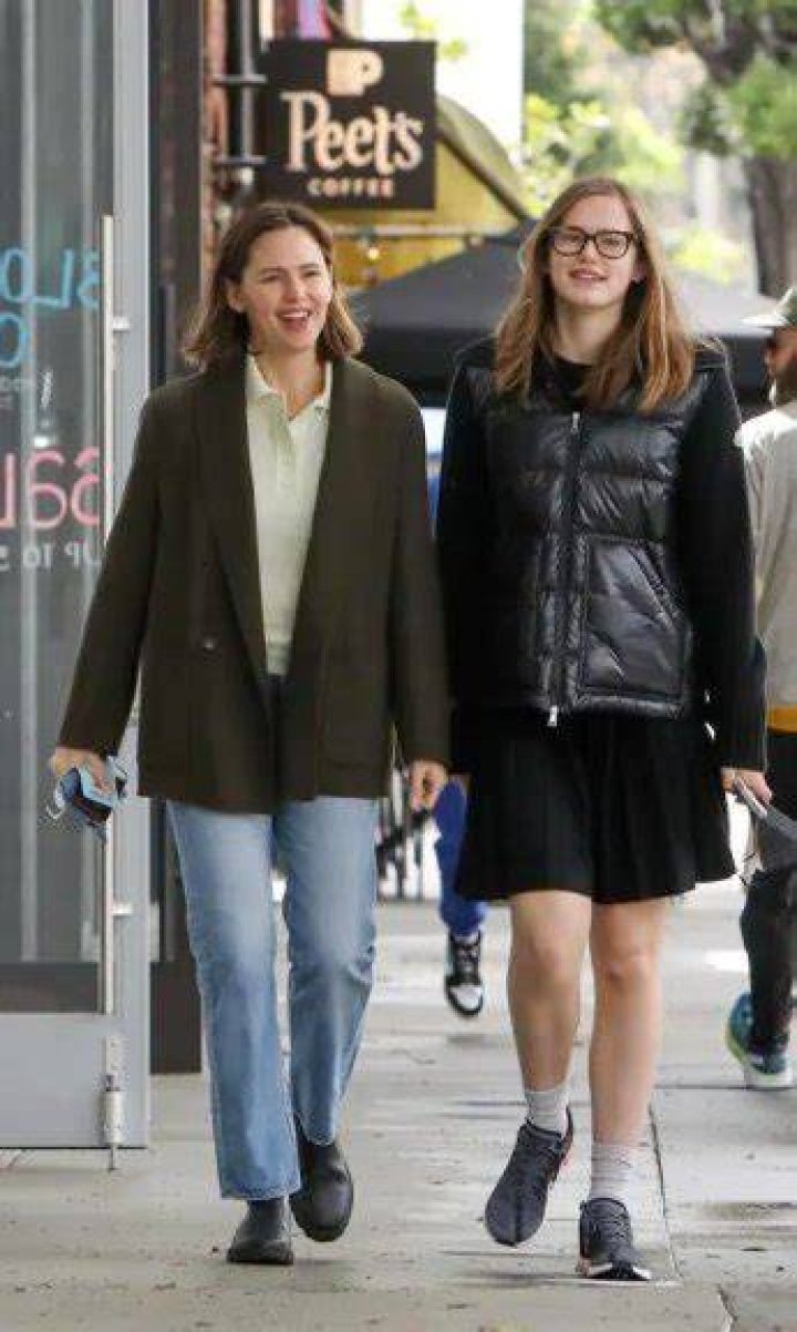 How Tall Is Violet Affleck? Violet Affleck Height, Parents, Children