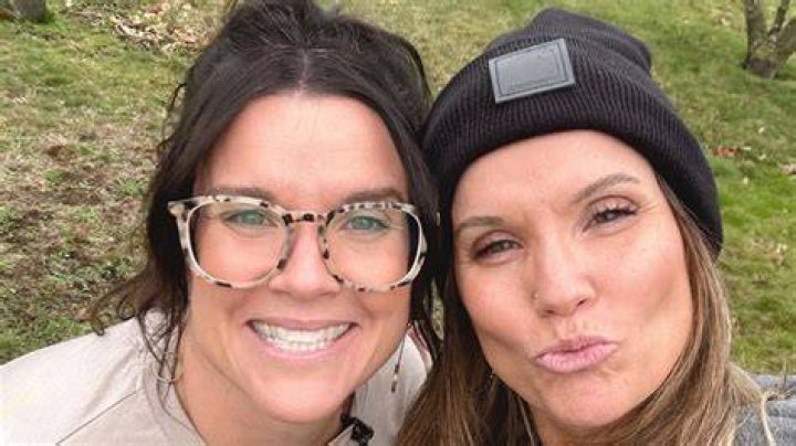 Is Leslie Davis Married