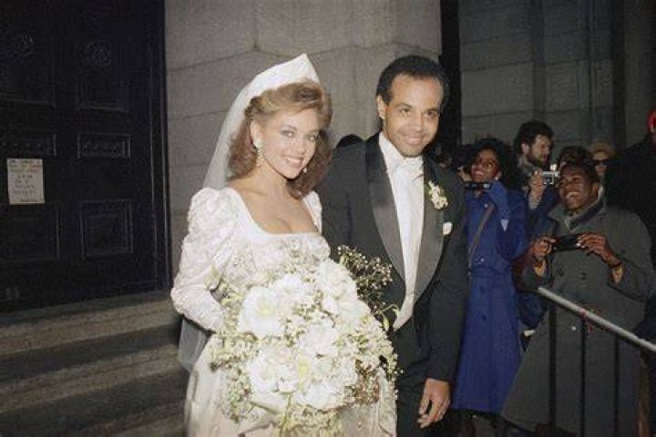 Is Vanessa Williams Still Married? Get The Latest Here