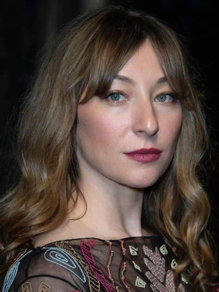 Isidora Goreshter's Marital Status: Uncover The Truth