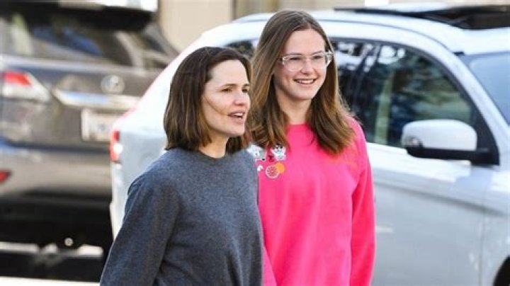 Jennifer Garner's Daughter: A Profile Of Violet Affleck
