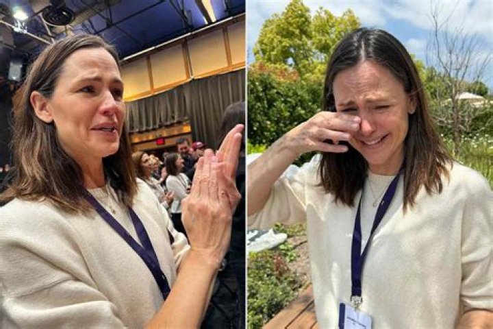 Jennifer Garner cries as her and Ben Affleck’s daughter graduates
