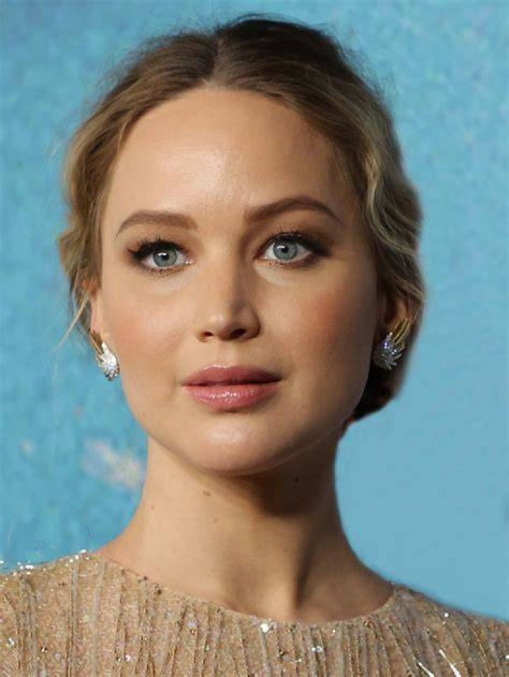 Jennifer Lawrence Was 'Covered In Sweat' At Her Abercrombie Photo Shoot