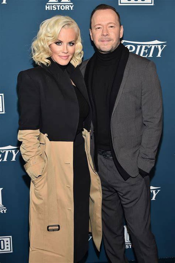 Jenny McCarthy Divorces: McCarthy Ends Marriage With Husband
