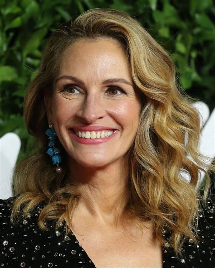 Julia Roberts' Iconic Fashion Moments From Pretty Woman Gallery vlr