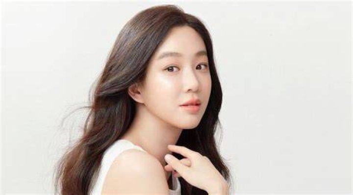 Jung Ryeo Won's Relationships: A Deeper Look Into Her Love Life