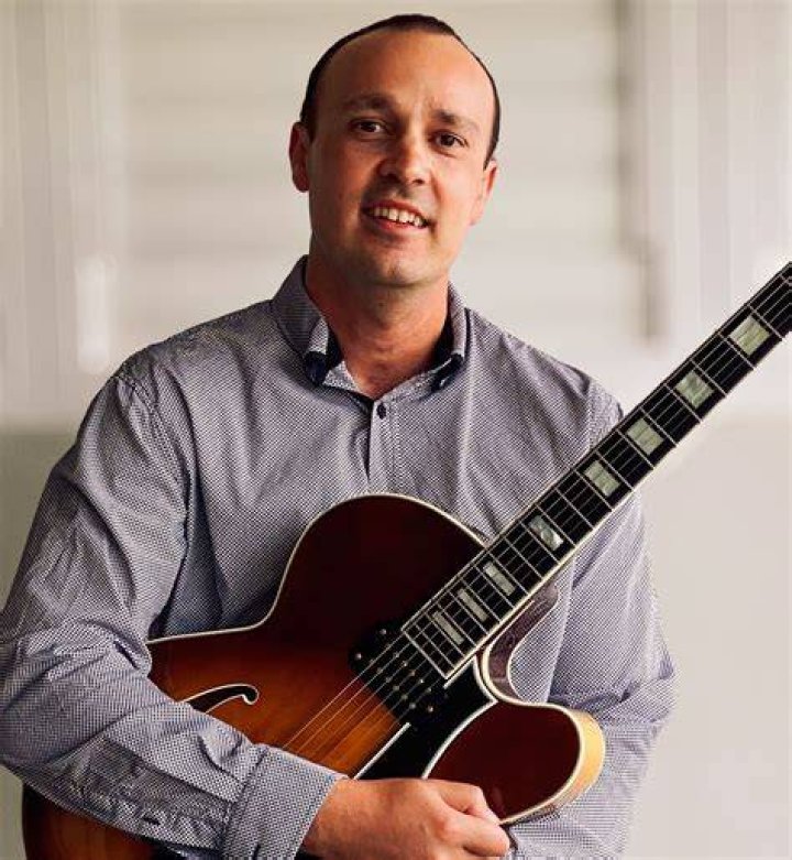Kevin Hunter Guitar Bio