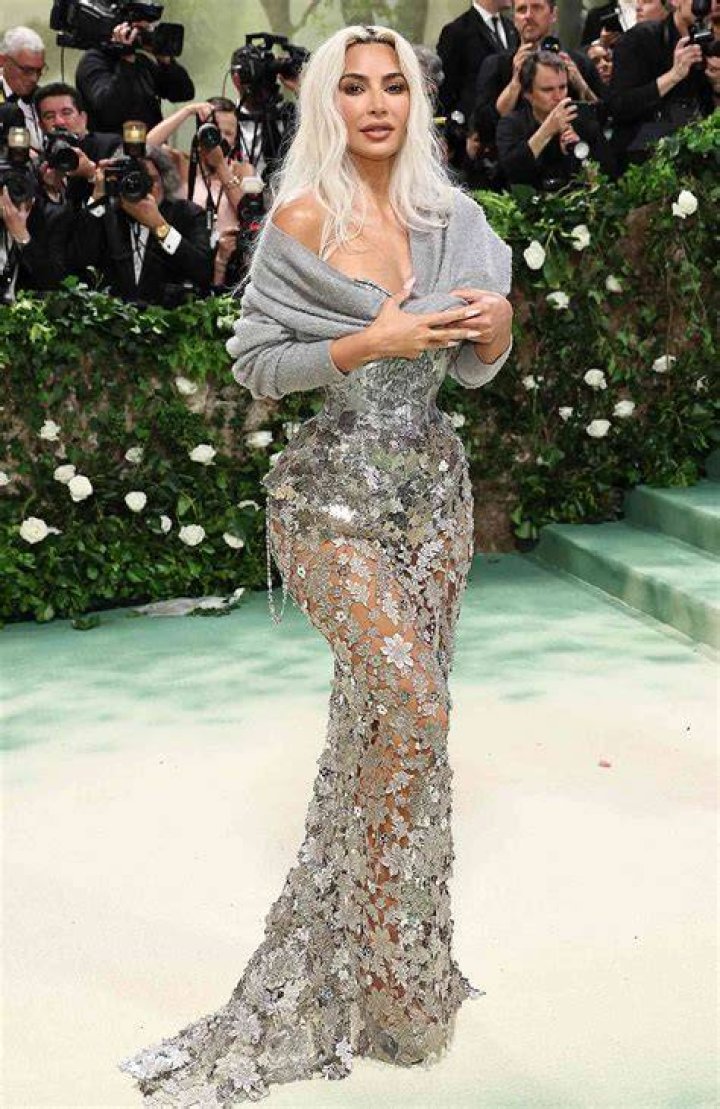 Kim Kardashian Images / Kim Kardashian S Father Appears In Hologram For