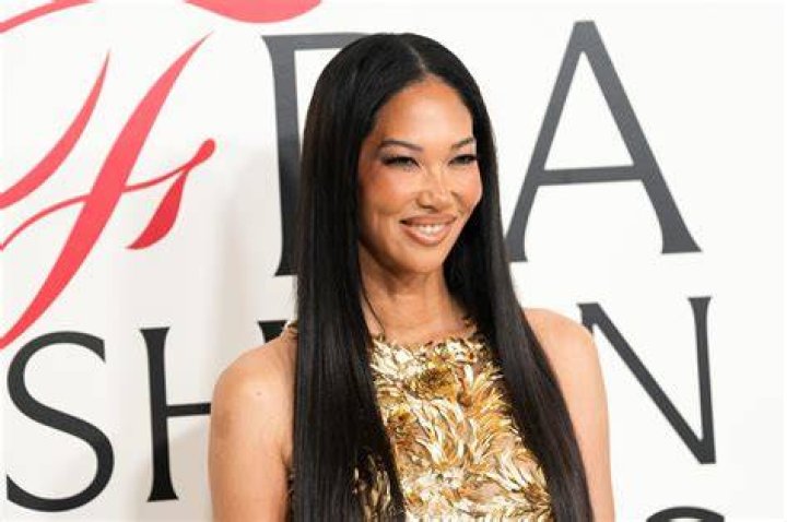 KIMORA LEE SIMMONS Out for Dinner with Her Daughters at Catch LA in