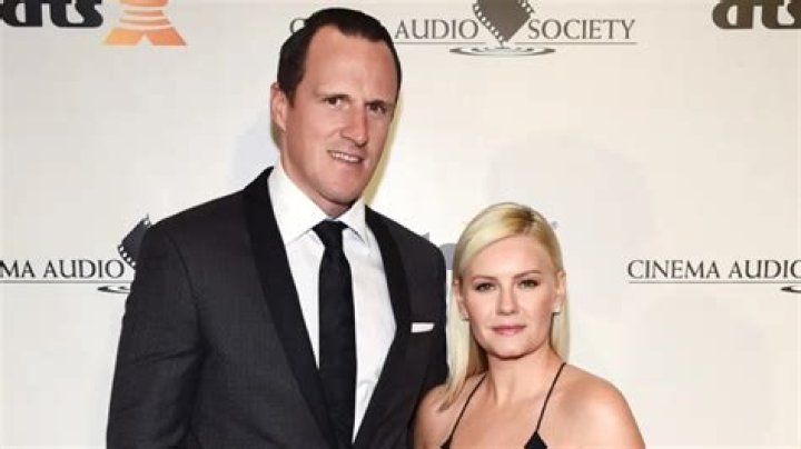 Latest News On Elisha Cuthbert's Family And Children