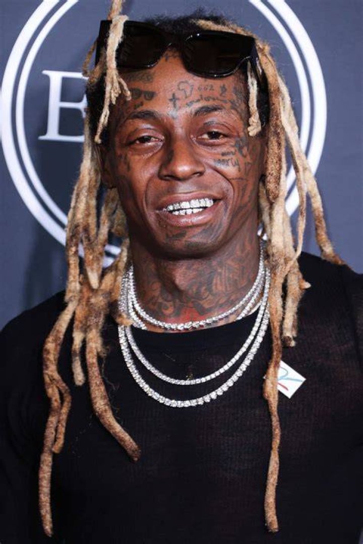 Lil Wayne's Towering Height: Measured In Feet