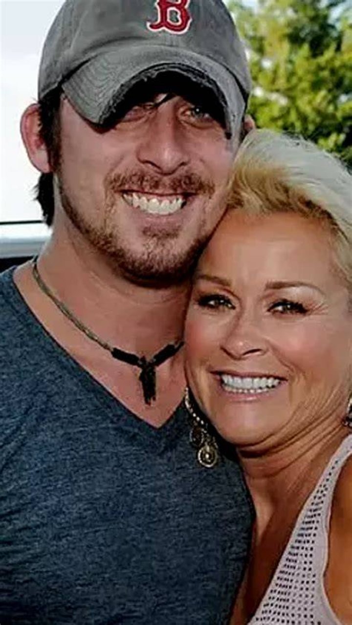 Lorrie 6 Husbands — The Country Star Was Once Married to a Bus
