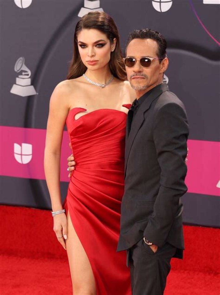 Marc Anthony y Nadia Ferreira confirman que ser&aacute;n padres y comparten