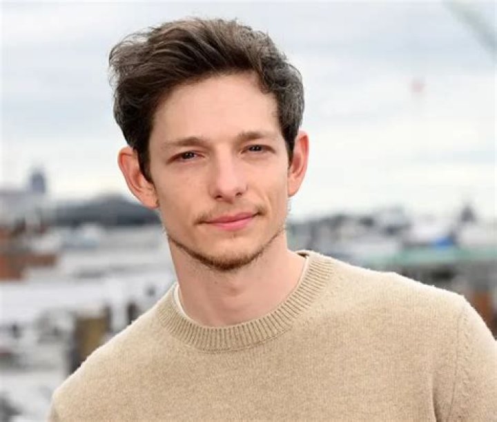 Mike Faist's Wife: Unveiling His Relationship Status