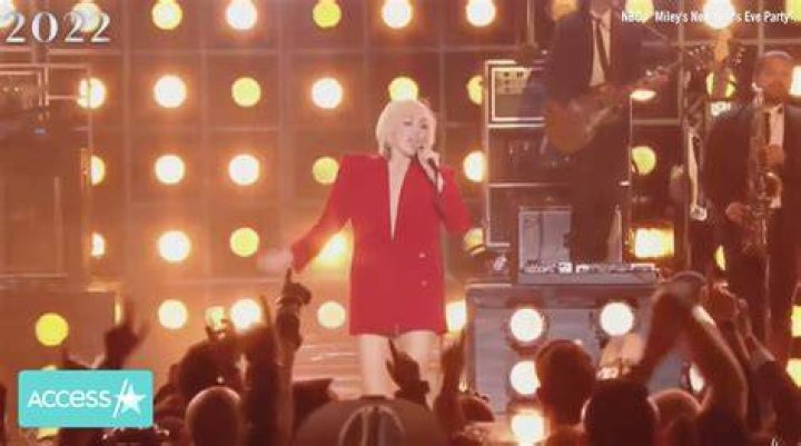 Miley Cyrus New Years Eve Wardrobe Malfunction
