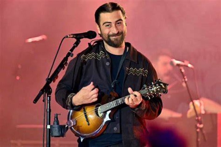 Noah Kahan's Parents: A Musical Legacy Explored