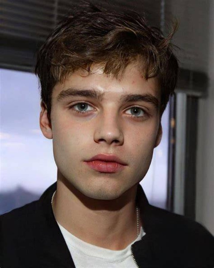 OMG Very Young Sebastian Stan Sexiness.. Sebastian stan, Celebridades