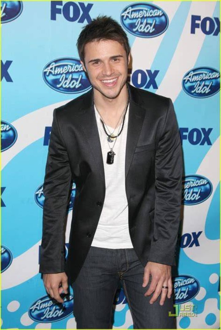 Photo kris allen wins american idol 8 54 Photo 1939031 Just Jared