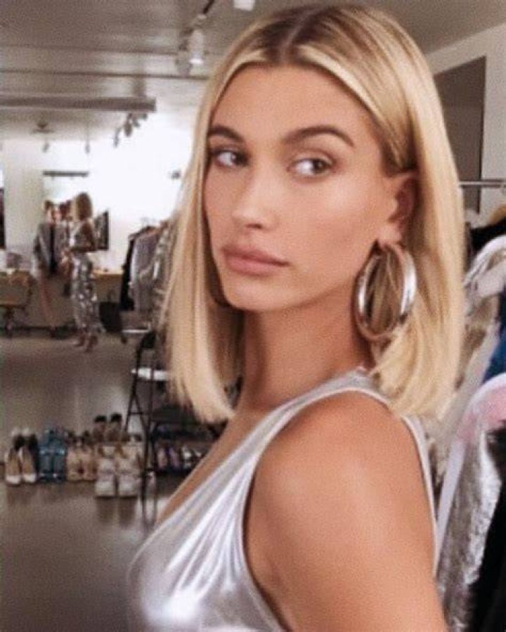 Pin by Nikola on Hailey Bieber Hailey baldwin hair, Short slicked