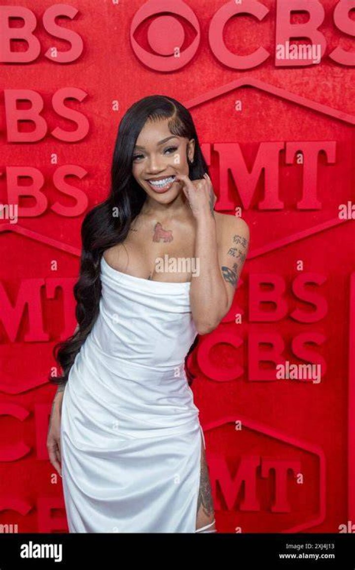 Rapper GloRilla aka Gloria Woods Age, Height, Real Name, Parents, Net