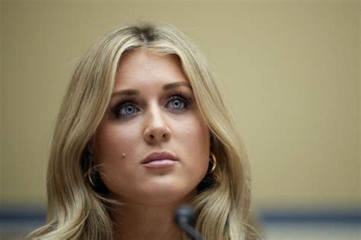 Riley Gaines recalls 'red flag' transswimmer Lia Thomas snubbing