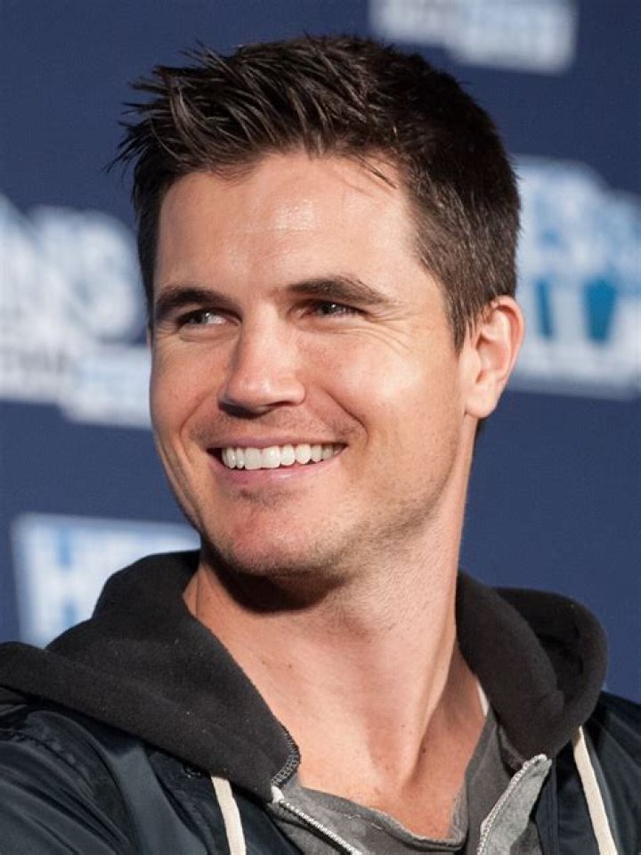 Robbie Amell's Height: Standing Tall In Hollywood