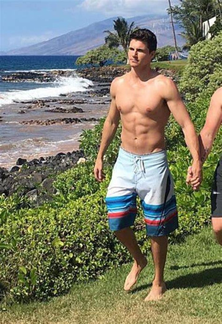 Robbie Amell the duff Shirtless Hot 8x10 Picture Celebrity Print eBay