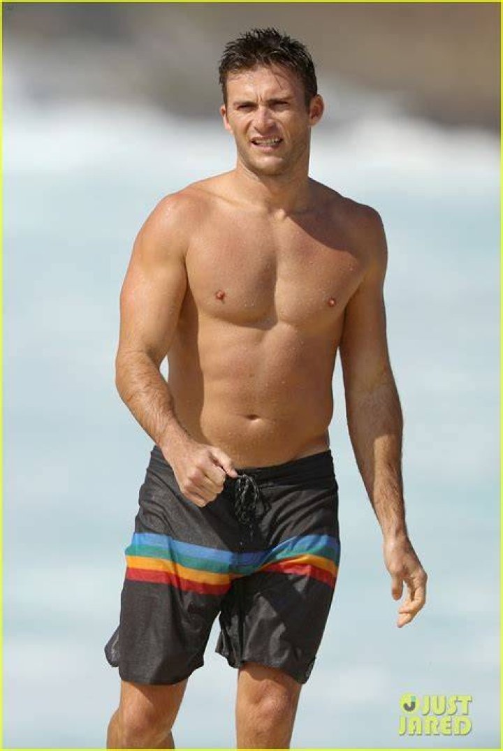 Scott Eastwood Shirtless in Australia November 2016 POPSUGAR