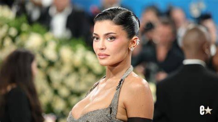 See Kylie Jenner Dazzle At The Golden Globes!