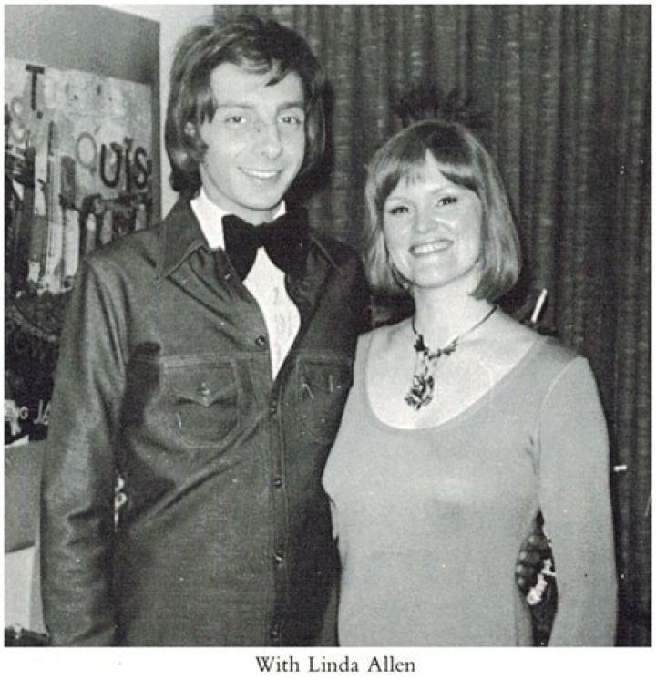 Sensational Acoustic Duos: The Harmonic Blend Of Barry Manilow And Linda Allen
