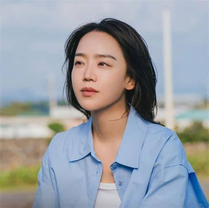 Shin Hye Sun's Love Life: Exploring Her Relationships