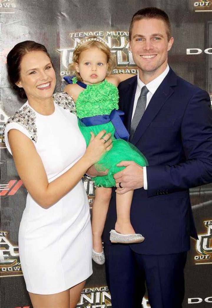 Stephen Amell's Wife: Meet Cassandra Jean Amell