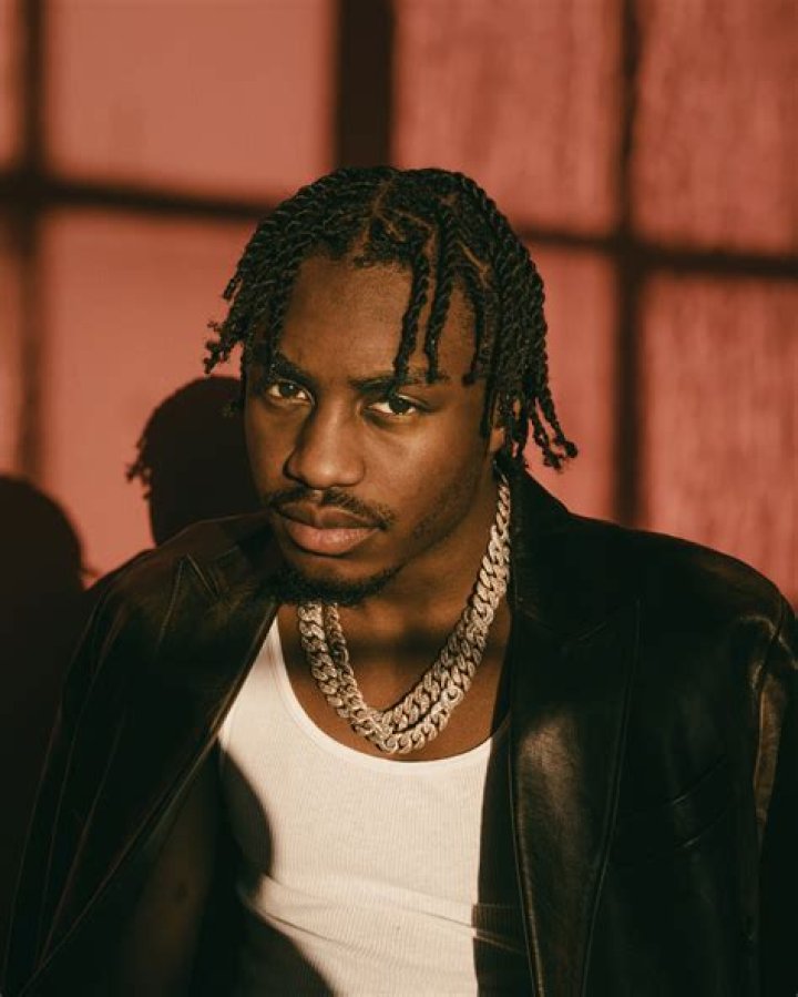 Stream Lil Tjay "Hold On"