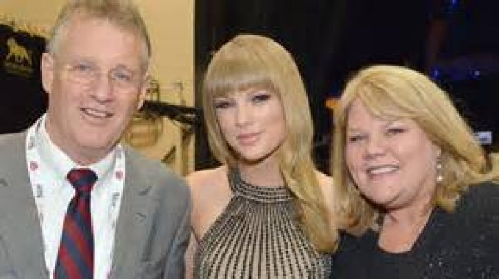Taylor Swift Parents Remarry A Closer Look at Singer's Family