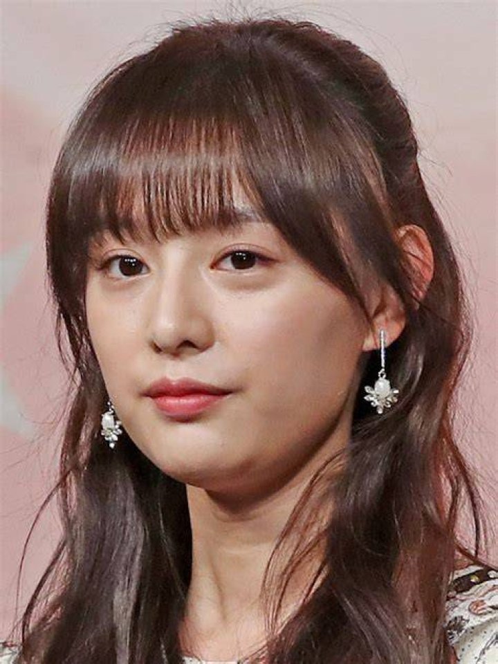 The Enchanting Love Life Of Kim Ji Won: Unveiled