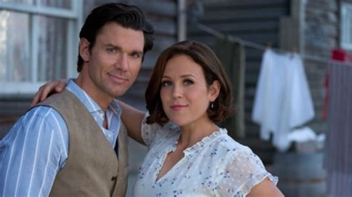 The Ultimate Guide To The Cast Of "When Calls The Heart"