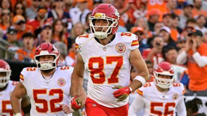 Travis Kelce SavioMadaleine