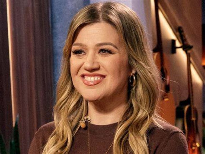 Unveiling Kelly Clarkson's Height: Surprising Insights Revealed
