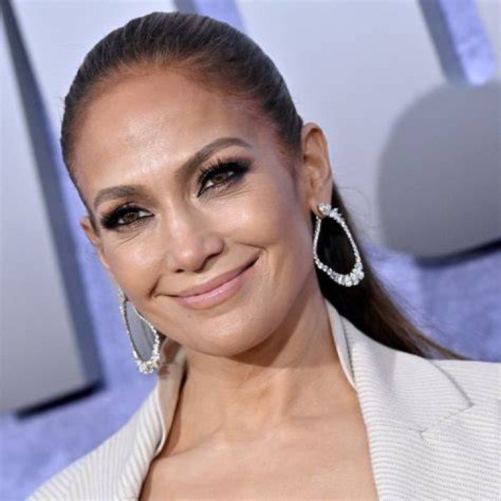 Watch Jennifer Lopez's Daughter Emme Sing at the Super Bowl POPSUGAR