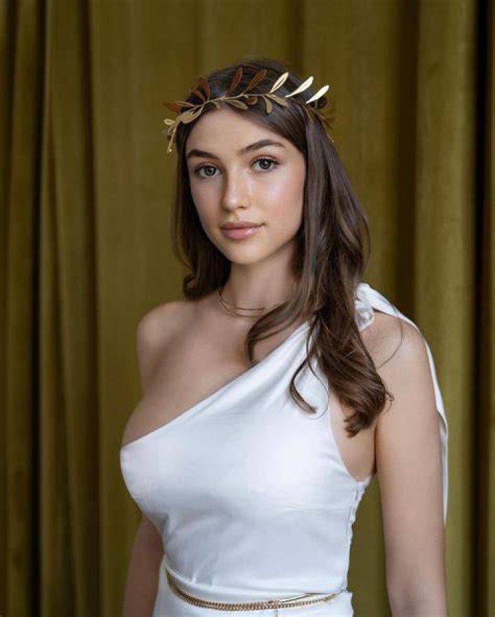 Who Is Olivia Casta? Onlyfans, Age, Instagram, Bio, Pictures & More